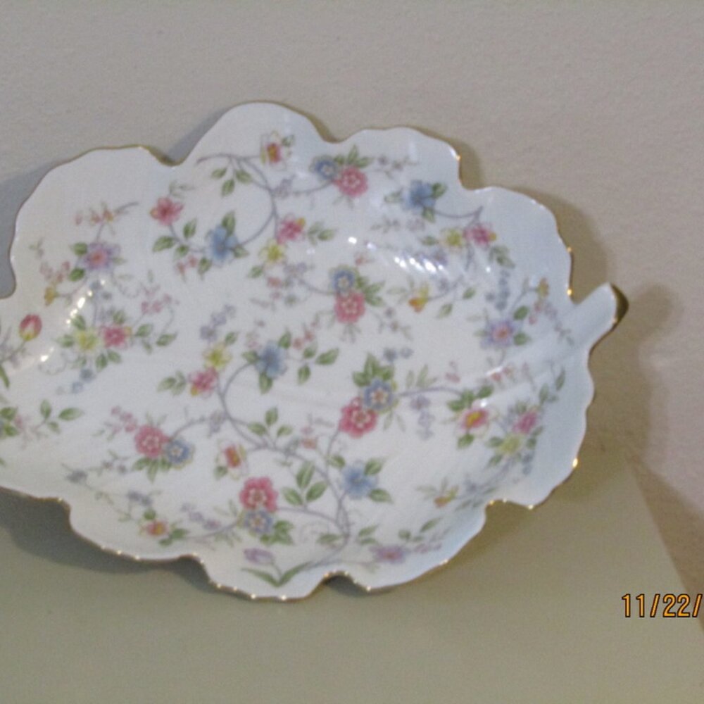 Large Leaf Dish [Gold trim]